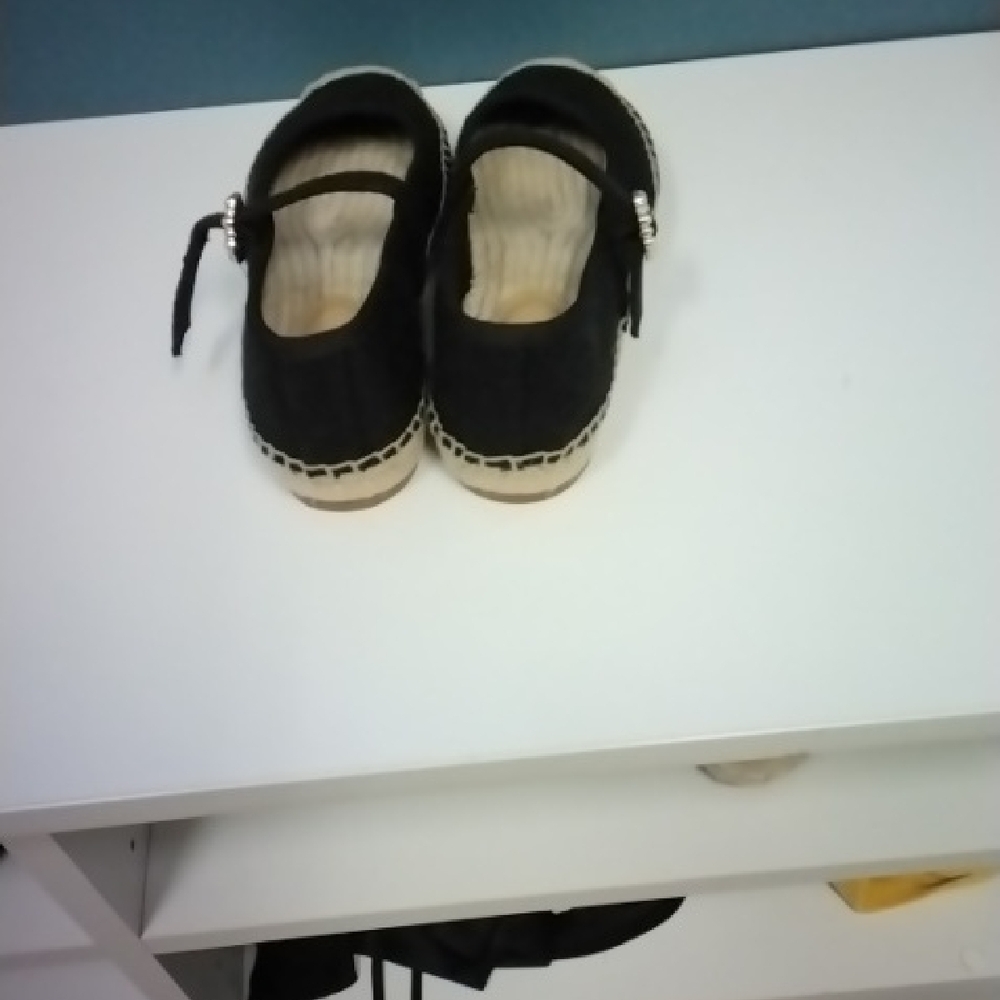 Shoes - Picture 3 of 9